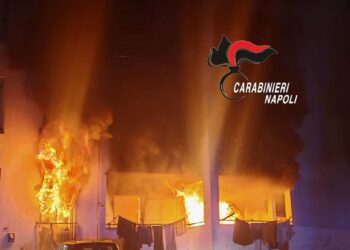 Paura nel rione Gescal di Nola: incendio in un appartamento al piano terra