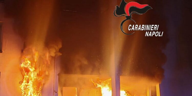 Paura nel rione Gescal di Nola: incendio in un appartamento al piano terra