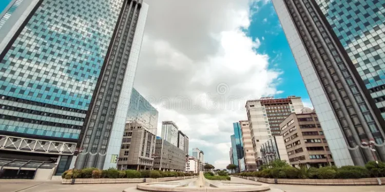 Napoli, presidio degli operai forestali: protesta per i ritardi nei pagamenti degli stipendi