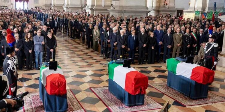 Funerali di Stato per i tre carabinieri morti durante lo sgombero