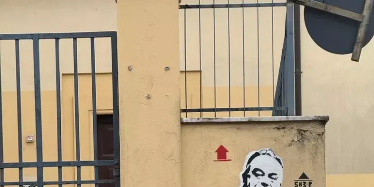 Murale dedicato a Nicola Gratteri in una scuola calabrese