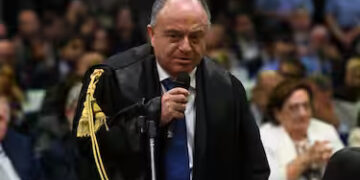 Gratteri in aula con la toga: il processo al clan Moccia accelera tra polemiche e tensioni