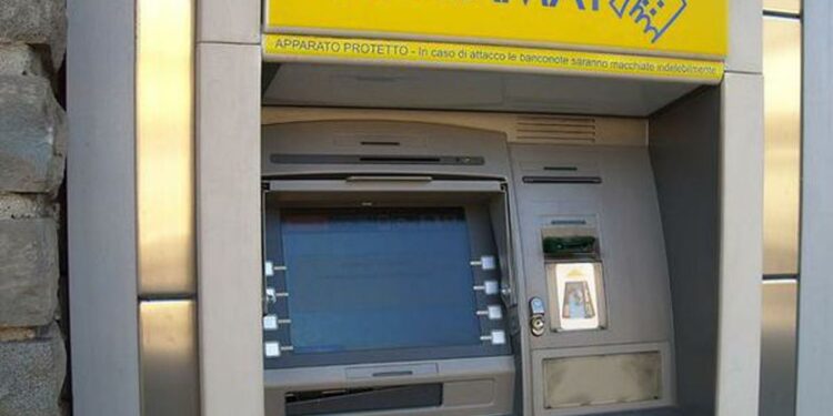 Al Sud, Poste chiudono sportelli bancomat notturni per timore di rapine