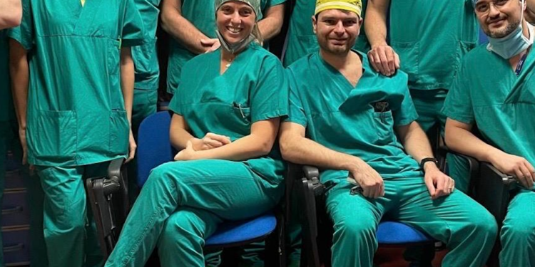 Monaldi, straordinario intervento robotico su un tumore all’esofago: paziente torna alla vita di sempre