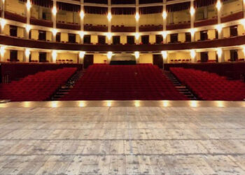 Dal 5 novembre al 17 dicembre, al Politeama di Napoli spettatori sul palco