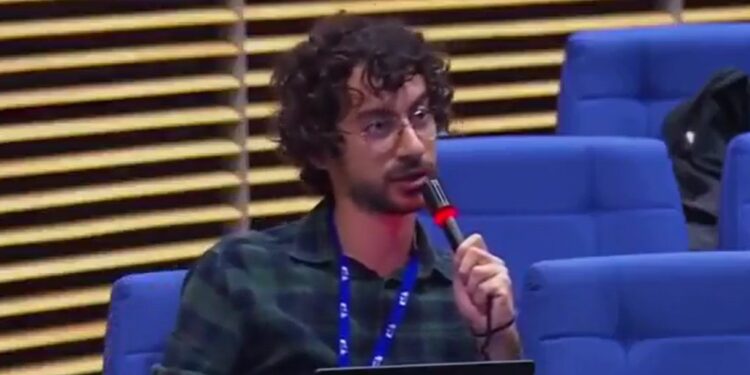 Licenziato dopo una domanda: la vicenda del giornalista Gabriele Nunziati