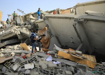 Gerusalemme, coloni israeliani assaltano la moschea di Al-Aqsa: Gaza sprofonda nella crisi umanitaria