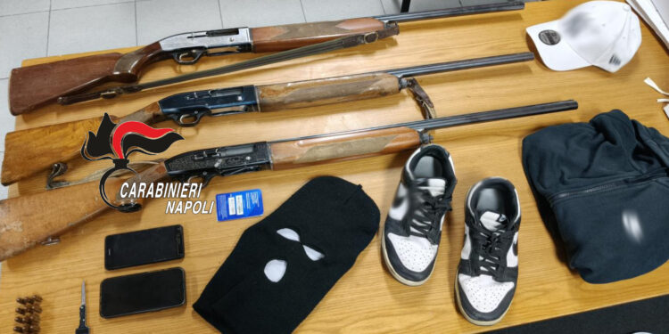 Mugnano di Napoli, scoperto arsenale in un box auto: 18enne arrestato dopo un controllo in un bar