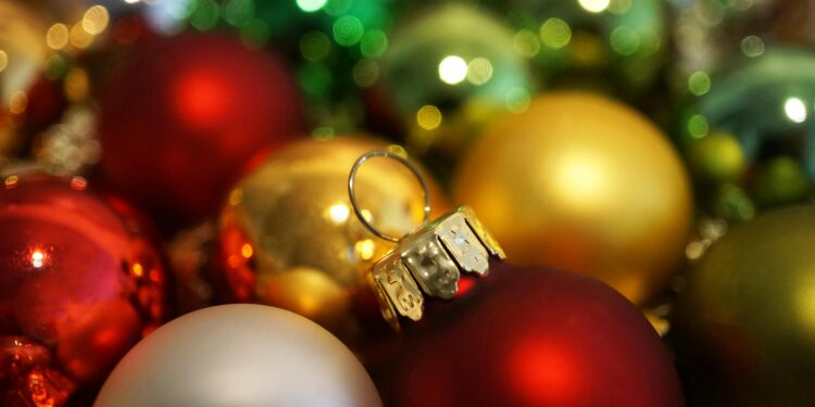 Natale 2025: i colori di tendenza per l’albero e gli addobbi