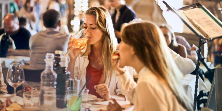 Com’è bello fare amicizia da Trieste in giù: le migliori città italiane per socializzare