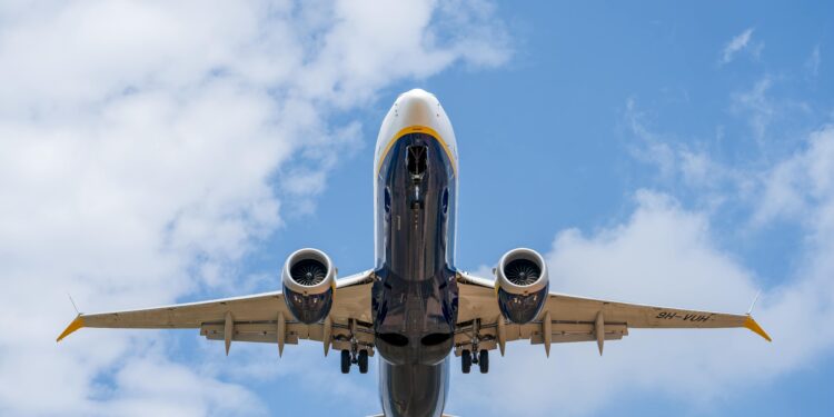 Ryanair cambia le regole: dal 12 novembre solo carte d’imbarco digitali e nuove sanzioni