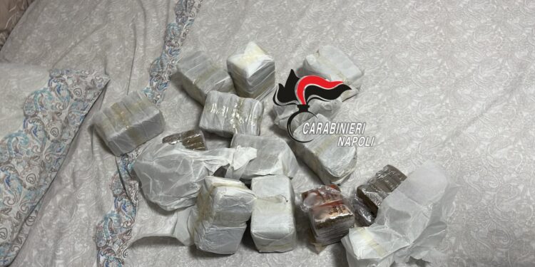 Ercolano, pusher incensurati nel mirino dei Carabinieri: arrestata una donna con 13 chili di hashish