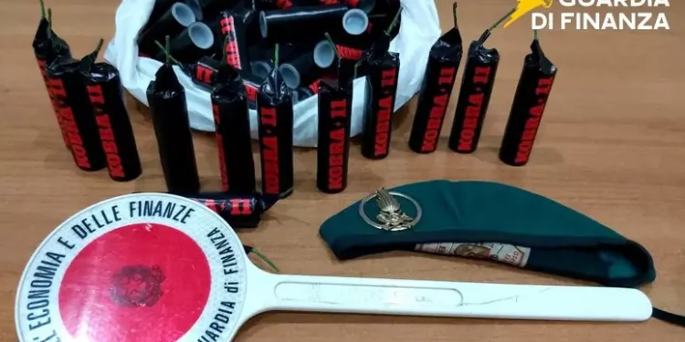 Maxi sequestro di botti illegali tra Napoli e provincia: 2,5 tonnellate tolte dal mercato, 7 denunce e 2 arresti