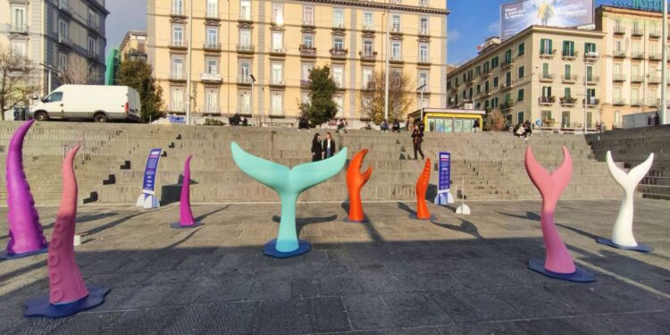 Napoli, la Cavea di piazza Garibaldi diventa un “abisso” con figure marine in 3D e dotate di sensori sonori