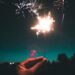 Fuochi d’artificio, l’allarme dei pediatri per Capodanno: «Per i più piccoli attenzione ai fumi, disturbi respiratori in aumento»