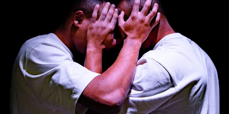 Due gemelli salernitani, il carcere, il rap e Lucariello: esce “Petite”, il primo singolo dei 2SHOT!