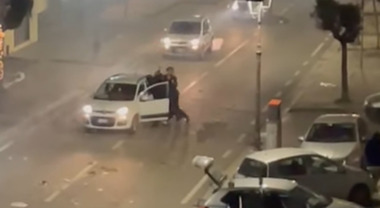 Qualiano, automobilista aggredito a Capodanno: denunciati tre uomini grazie a un video virale
