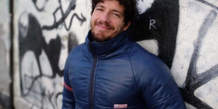 Capotreno di 34 anni accoltellato a morte: caccia al killer in fuga