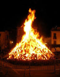 Falò di Sant’Antonio a Napoli: tra tradizione secolare e interventi di forze dell’ordine