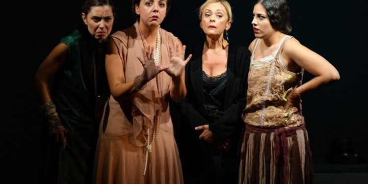 Al Teatro Sannazaro, dal 30 gennaio al 1 febbraio: “Streghe da marciapiede”