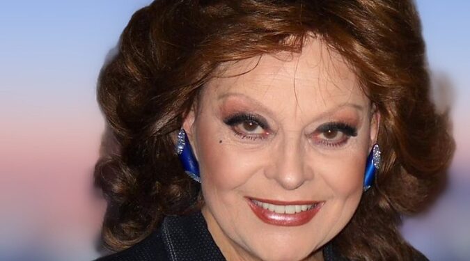 Addio ad Angela Luce: è morta a 87 anni la “voce di Napoli”