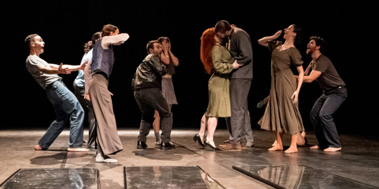 Napoli, Teatro Bellini: Au Revoir Miroir con le musiche di Max Fuschetto