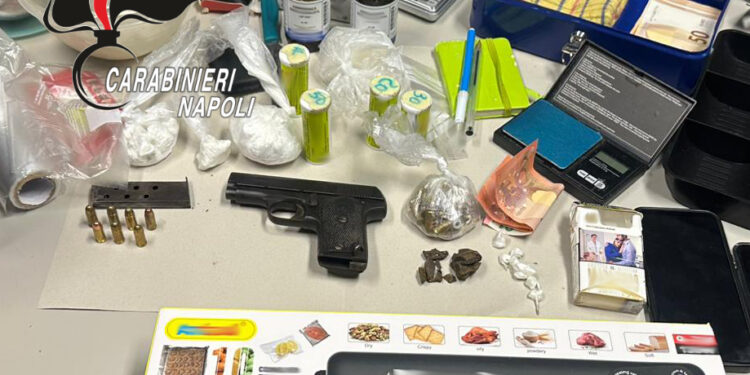 Boscoreale, B&B trasformato in base per lo spaccio: arrestato 43enne con droga e pistola clandestina
