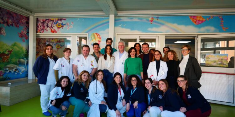 Luisa Ranieri al Santobono Pausilipon per incontrare i piccoli pazienti