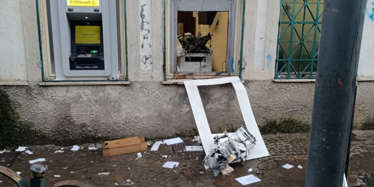 Notte di assalti ai bancomat tra Napoli e San Giuseppe Vesuviano: doppio colpo fallito, indagini in corso