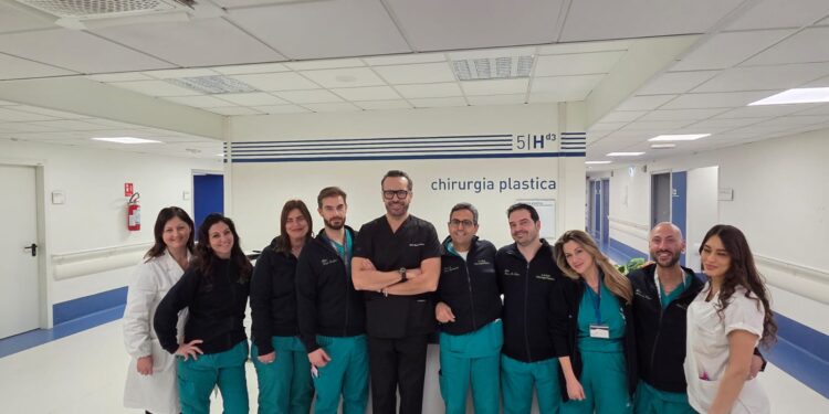 Salvato da un’infezione devastante: la storia di Alessandro e del team dell’Ospedale del Mare