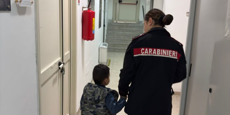 VIDEO-Caivano, tenta di rapire un bimbo al supermercato: arrestato 45enne dai Carabinieri