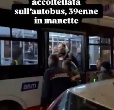 Accoltellata alla fermata del bus a Napoli, il racconto della 31enne: “In questa storia ci sono due vittime”
