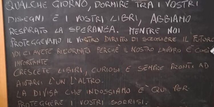 Tra i banchi della democrazia: il messaggio dei carabinieri che commuove Volla