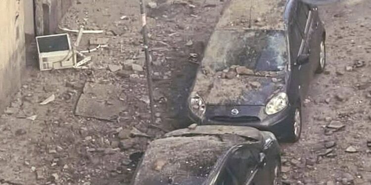 Crollo in via Pavia, gli architetti: «Serve piano per il risanamento delle facciate»