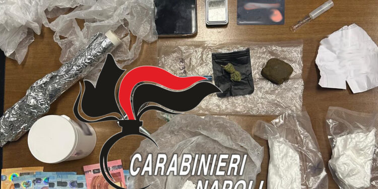 San Giorgio a Cremano, base dello spaccio in un garage: arrestato 17enne, usava tessere libreria per tagliare droga