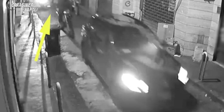 VIDEO-Napoli, motocross tra i vicoli del Vomero: arrestato un centauro dopo un inseguimento nella notte