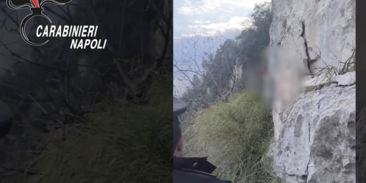 Castellammare di Stabia, sospeso nel burrone: 48enne salvato dai Carabinieri dopo ore di paura