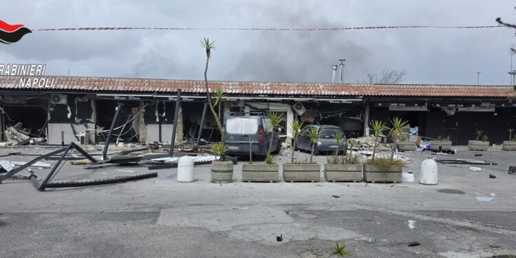 Villaricca, esplosione in un locale durante lavori di ristrutturazione: tre feriti
