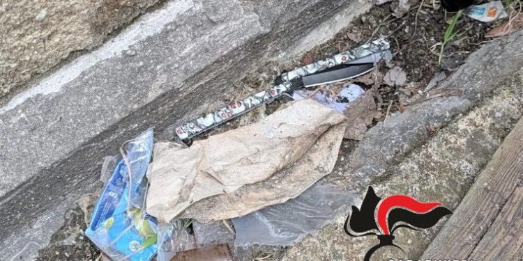 Scampia, 14enne accoltellato a scuola: denunciati due minorenni