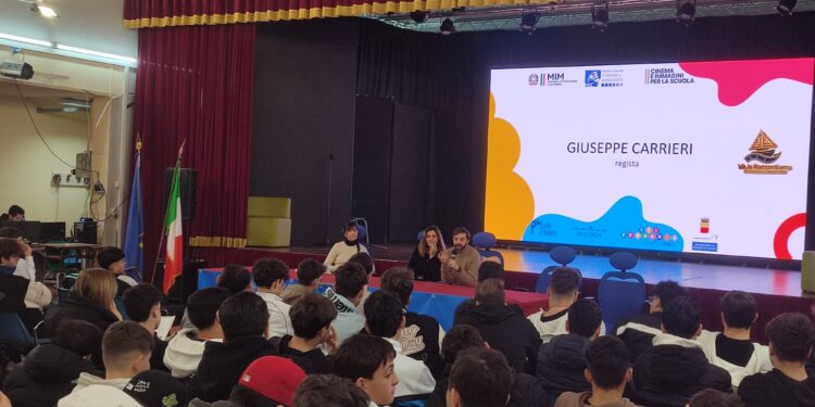 Scampia guarda al futuro con il cinema: presentato il progetto “Ve le raccontiamo noi