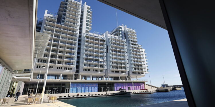 Chi è Rinat Akhmetov, il magnate che ha comprato l’immobile più caro della storia