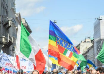 25 aprile tra tensioni e violenze: insulti alla Brigata Ebraica a Milano, aggressioni a Roma
