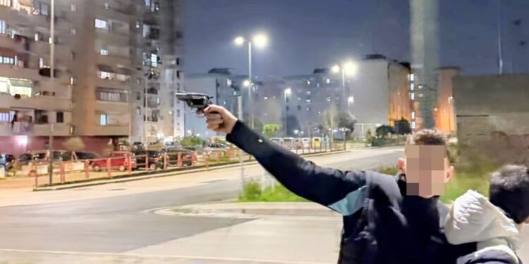 Scuole aperte fino a sera a Napoli Est, ma tra le strade dilaga la criminalità minorile