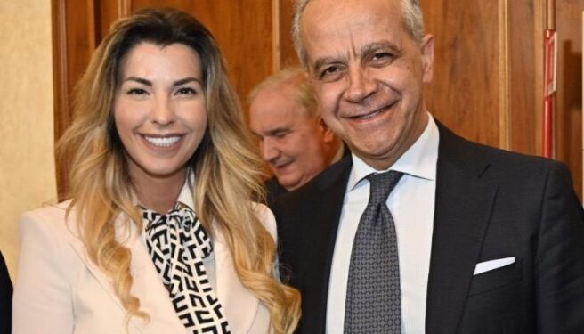Potere, scandali e narrazione: quando il bersaglio diventa la donna e il sistema resta invisibile