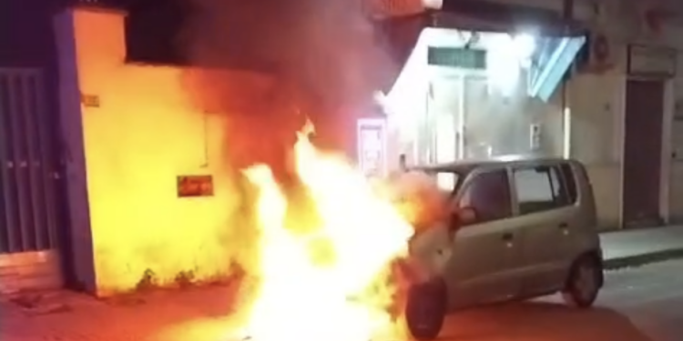 Grumo Nevano: Uomo si addormenta nell’auto che prende fuoco. Salvatore dai carabinieri