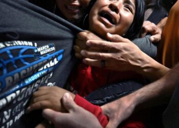 La foto della famiglia separata dall’ICE vince il World Press Photo 2026