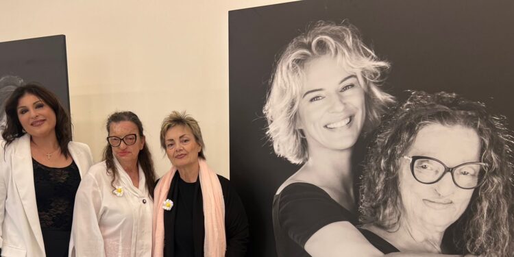 Successo a Napoli: prorogata fino al 28 maggio la mostra fotografica “Women for Women against Violence”