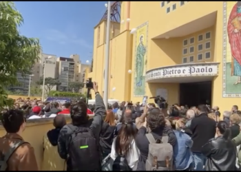 Ponticelli, l’ultimo saluto a Fabio Ascione: l’omelia di Battaglia scuote Napoli