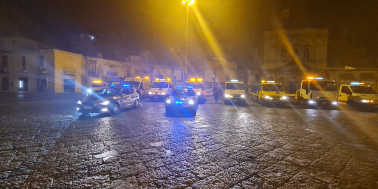 Napoli, 15enne ferito a colpi d’arma da fuoco in piazza Mercato: il prefetto rafforza i controlli