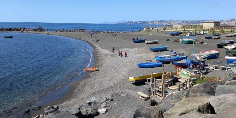 Riapre la spiaggia grande di San Giovanni a Teduccio: sabato l’inaugurazione del nuovo arenile pubblico gratuito